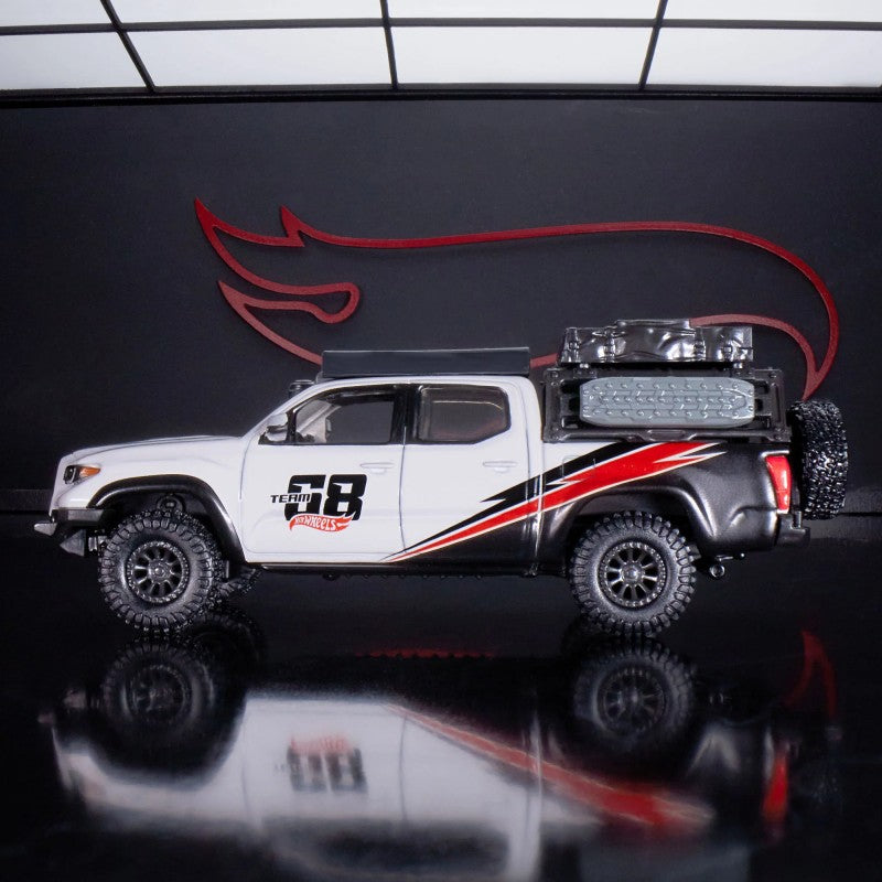 Hot wheels 17 Toyota Tacoma Elite 64-HNJ64