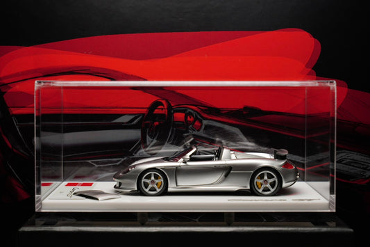 ¡Coche Porsche Carrera GT 2004 en resina a escala 1:43! ¡Versión con alerón trasero elevable! Clásico GT en metal plateado. 
