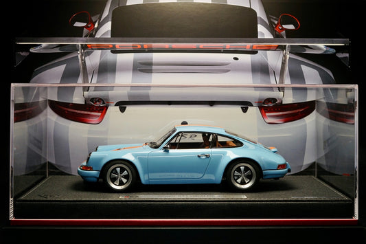 ¡Modelo de coche Porsche 964Singer Hardtop de resina a escala 1:18! ¡Color clásico azul golfo con franjas naranjas! ¡Totalmente marrón! ¡Estilo vintage! ¡Limitado a 120 unidades a nivel mundial! 