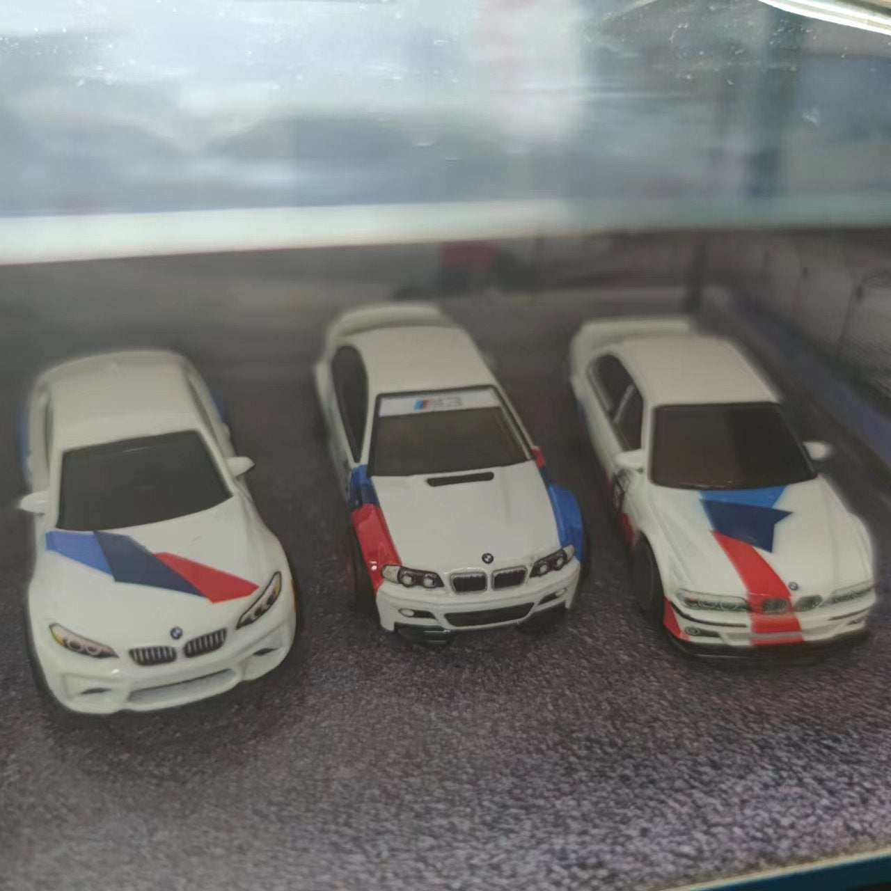 Hot wheels 1:64 FLEET FLYER+2016 BMW M2+BMW M3 E46+2001 BMW M5 E39 GMH39-HCR52