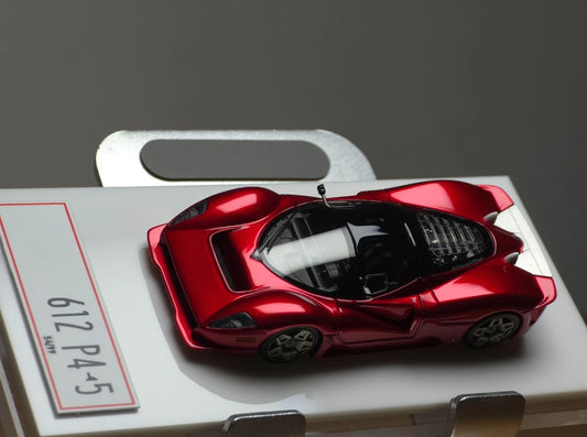 P4/5 1:64 Coche de resina fundido a presión rojo metalizado Edición limitada 